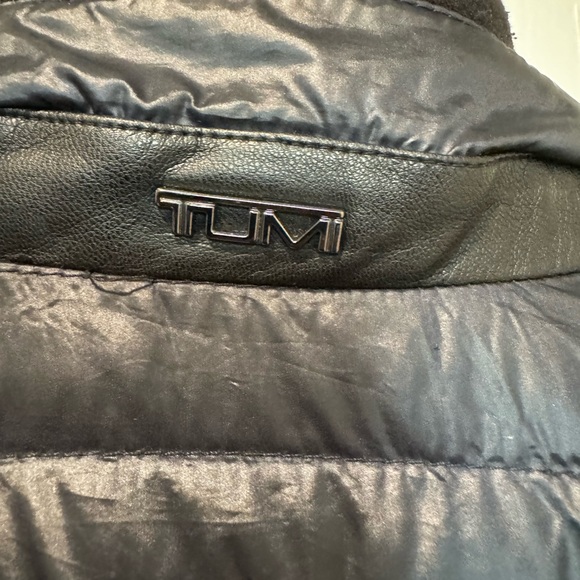 Tumi Reversible Puffer Vest Black/Blue Men Size Large - Picture 3 of 8